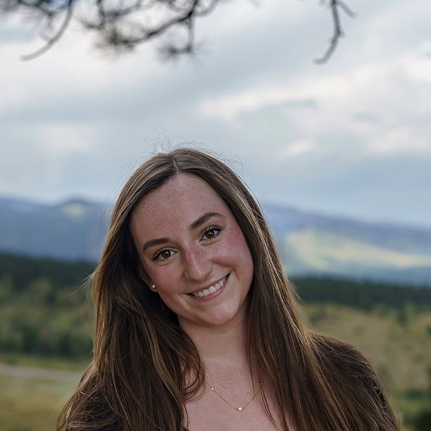 A headshot of caroline leach.