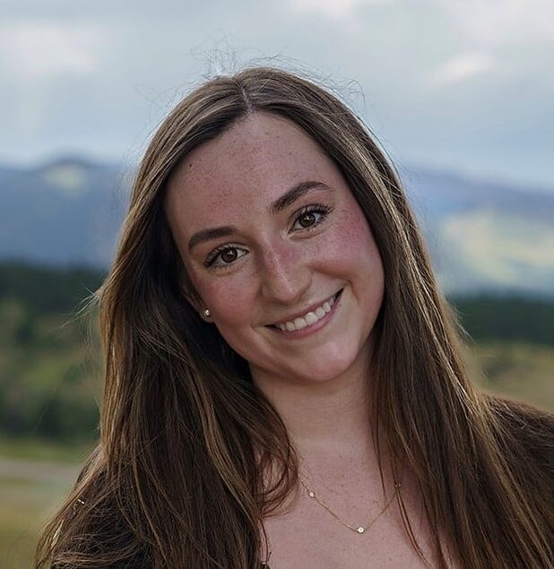 A headshot of caroline leach.